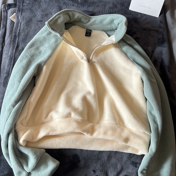 ❣️3/$30 SHEIN Two Tone Half Zip Fleece Pullover - Picture 6 of 6